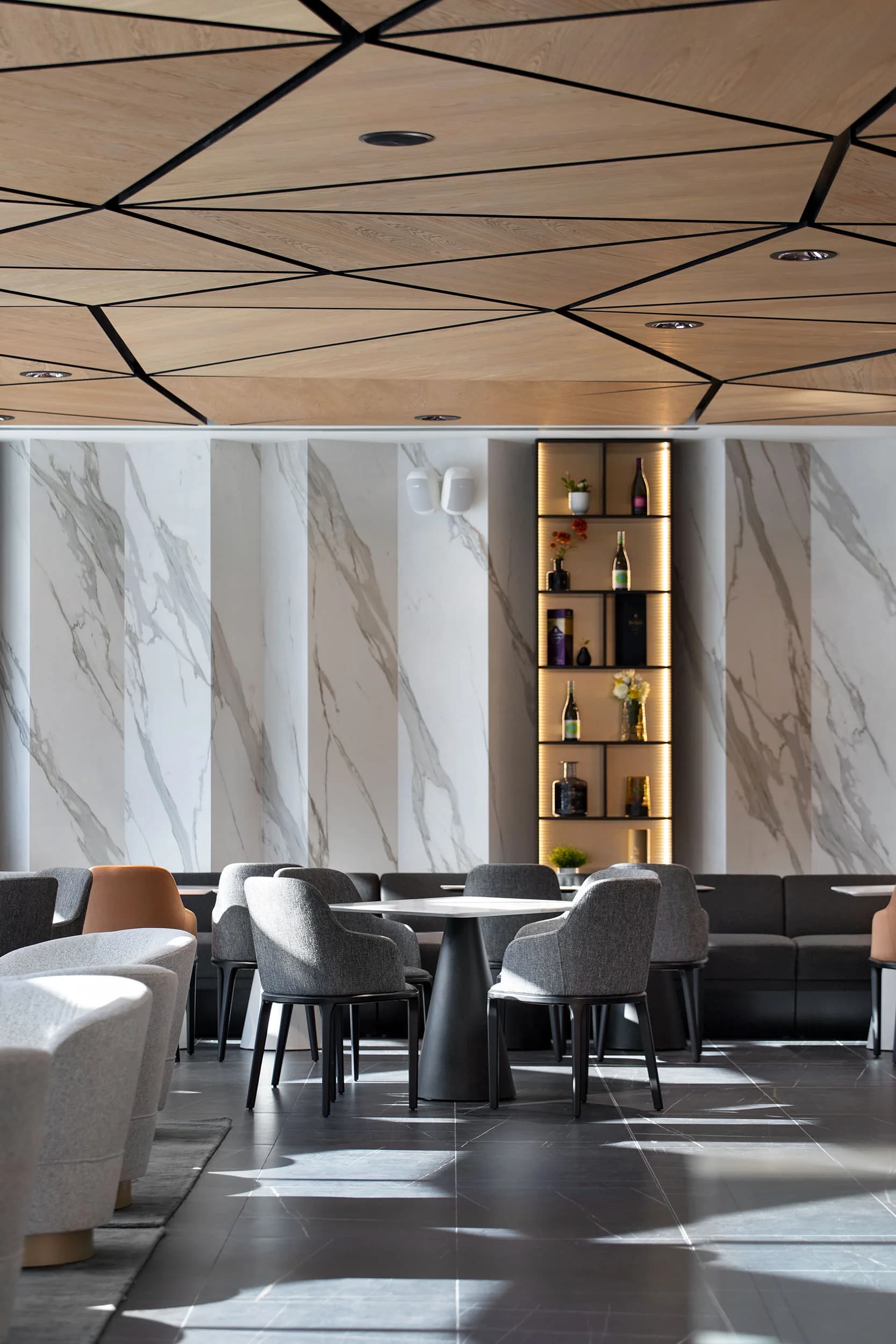 Интериорен проект Lobby bar - Hotel Bulgaria в Бургас — ROOMSTUDIO — изображение 4