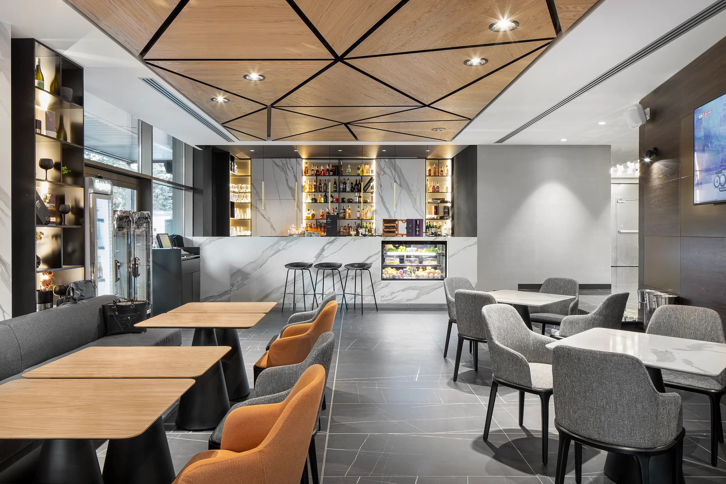 Интериорен проект Lobby bar - Hotel Bulgaria в Бургас — ROOMSTUDIO — изображение 10